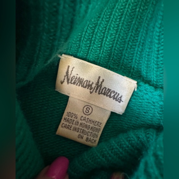 Newman  Marcus 100% Cashmere Green Turtleneck Sweater - Picture 8 of 8